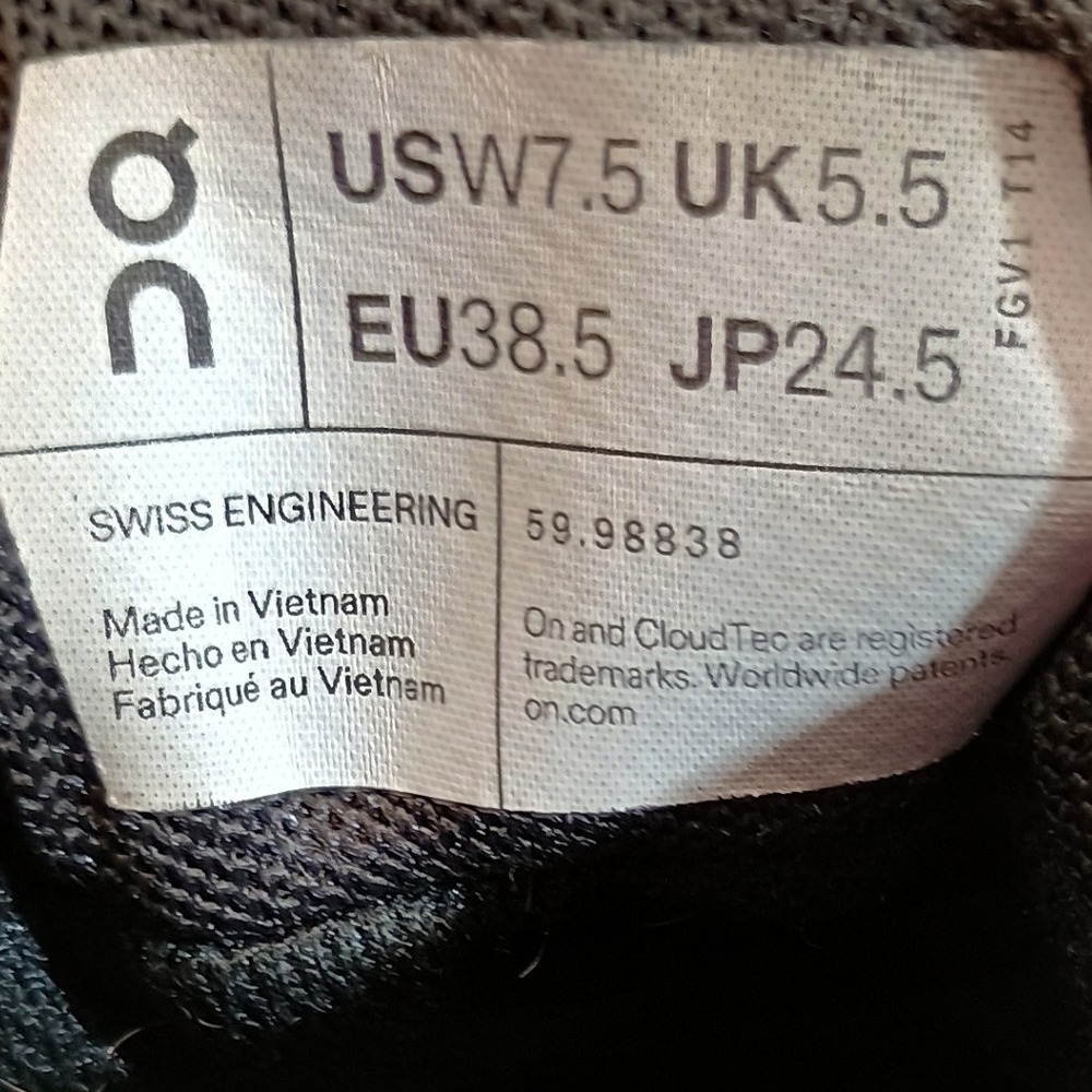 On Running Cloud Cloudflyer Waterproof Shoes Wome… - image 8